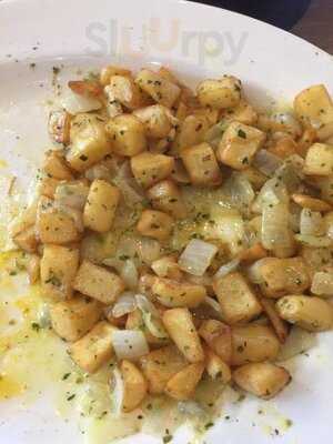 Broadways Bar & Grill