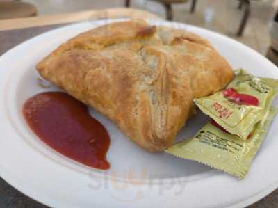 Curries And Puffs