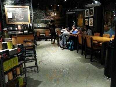 Starbucks Parc & Milton