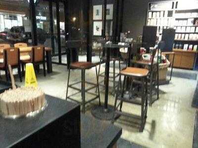 Starbucks Parc & Milton