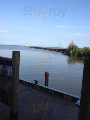 Hoover's Marina & Wharfside Restaurant