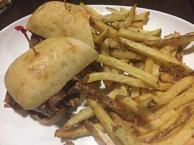 The Marquis Lounge & Bistro - Hilton Garden Inn Toronto