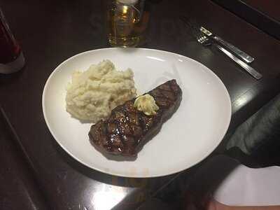 The Marquis Lounge & Bistro - Hilton Garden Inn Toronto