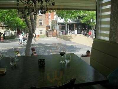 Galla Winehouse And Bistro