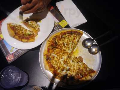 New Casa De La Pizza