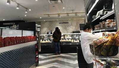 Pusateri's Fine Foods