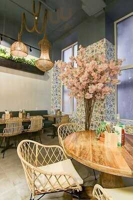 Hanna & Jenna Canada