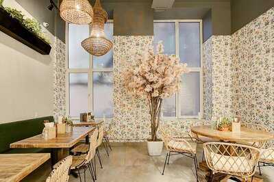 Hanna & Jenna Canada