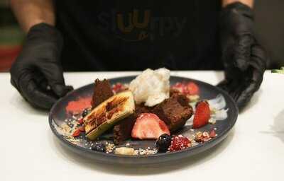 Hanna & Jenna Canada