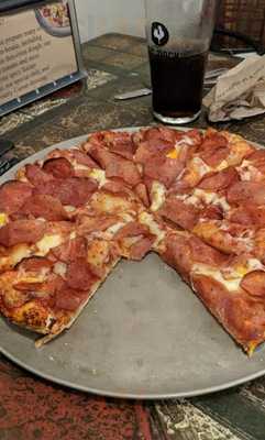 Tom's House Of Pizza