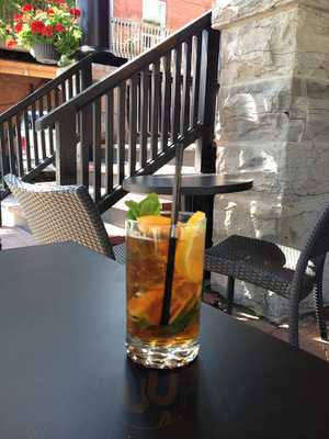 Fresh Bistro & Wine Bar