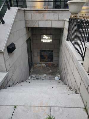 Angry Lobster Bar  Seafood Lounge