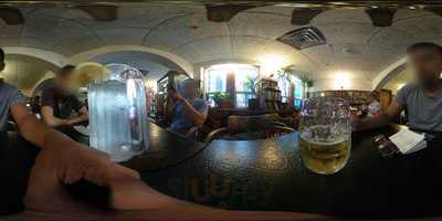 Ein-stein Cafe & Pub