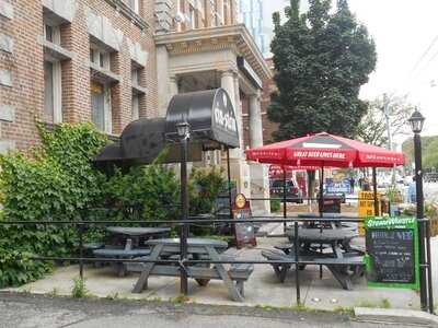 Ein-stein Cafe & Pub