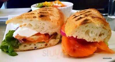 Avenue Cafe And Bistro