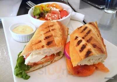 Avenue Cafe And Bistro