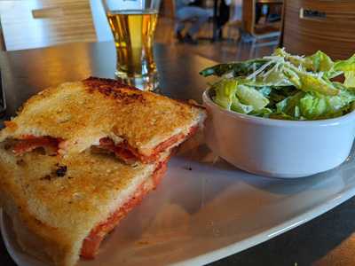 Billy's Pub & Restaurant