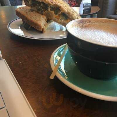 Chez L'editeur - Cafe Litteraire