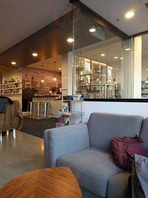 Chez L'editeur - Cafe Litteraire