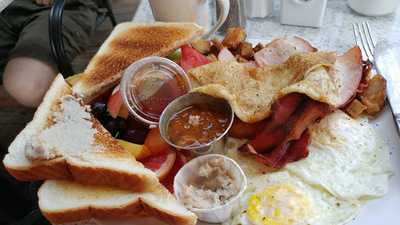 Cafe De L`apothicaire