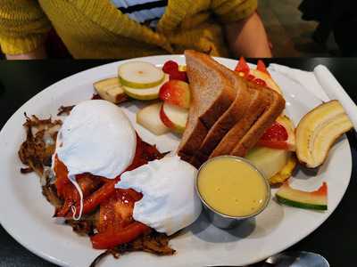 Cafe De L`apothicaire