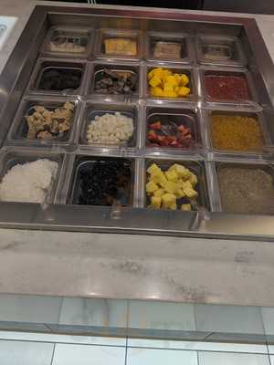 Yeh! Frozen Yogurt & Cafe Alexis Nihon