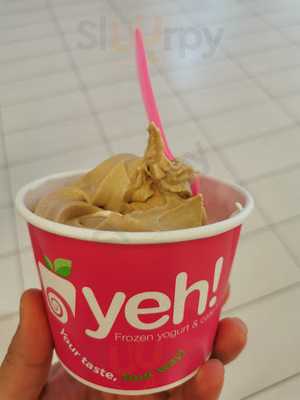 Yeh! Frozen Yogurt & Cafe Alexis Nihon