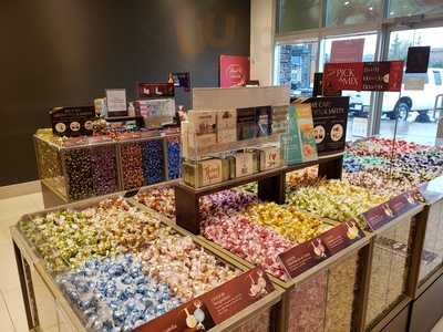 Lindt Chocolate Shop - Deerfoot Meadows
