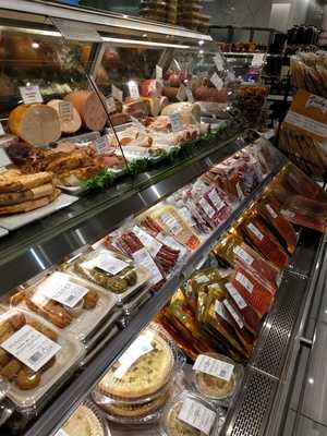 Pusateri's Fine Foods