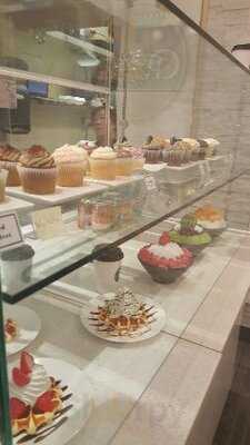 Wafflian - Belgian Waffle & Cupcake Bar