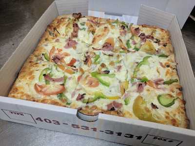 Chicago Deep Dish Pizza - Forest Lawn