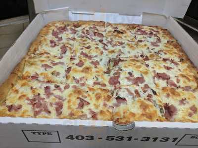 Chicago Deep Dish Pizza - Forest Lawn