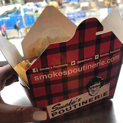 Smokes Poutinerie