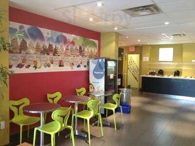 Yoyo's Yogurt Cafe - Bloor