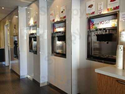 Yoyo's Yogurt Cafe - Bloor