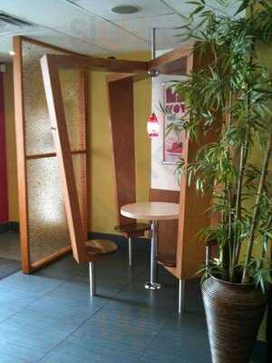 Yoyo's Yogurt Cafe - Bloor