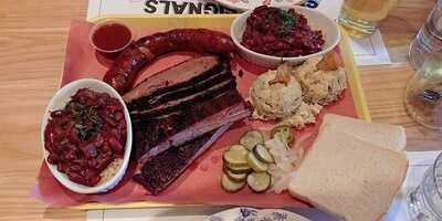 Smoke Signals Bar-b-q