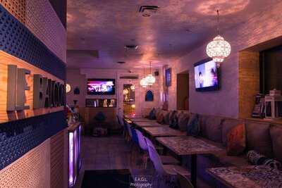 Le Balcon Cafe-resto-lounge