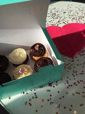 Desmond & Beatrice Bakeshop & Cupcakery