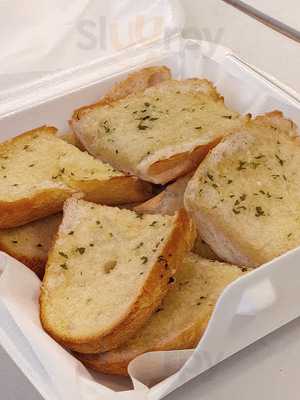 Geroge's Pizza And Panzerotto