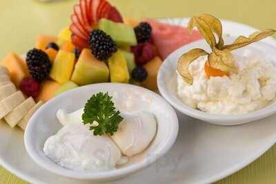 Dejeuner Cosmopolitain