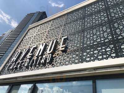 Avenue Cafe & Bistro
