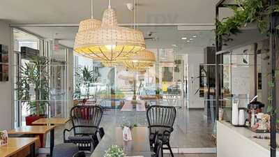 Tas Cafe Bistro Lounge