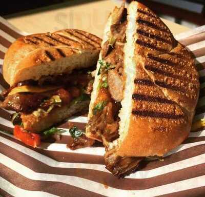 Del's Pastry Corner Cafe