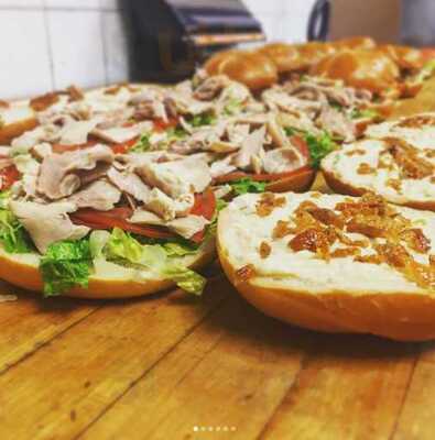 Del's Pastry Corner Cafe