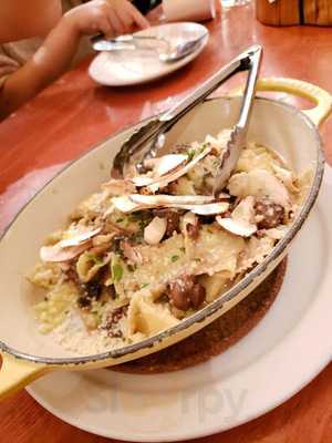 Josephine Bistro & Pub