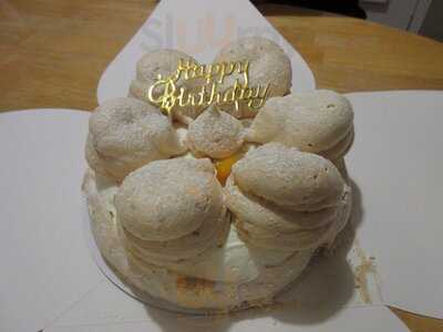 Cafe Maxim's Patisserie