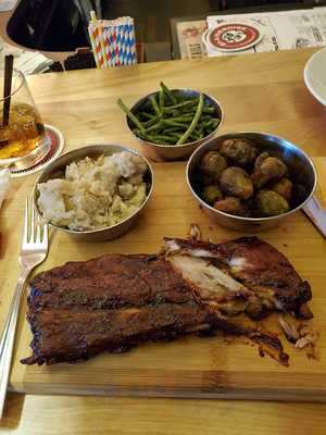 Mollie Restaurant Pub