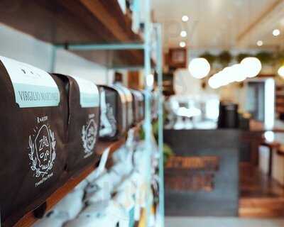 Cafe Mechants Pinsons