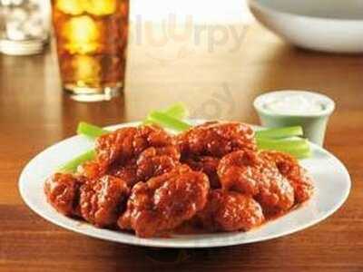 Hoops Sports Bar And Grille